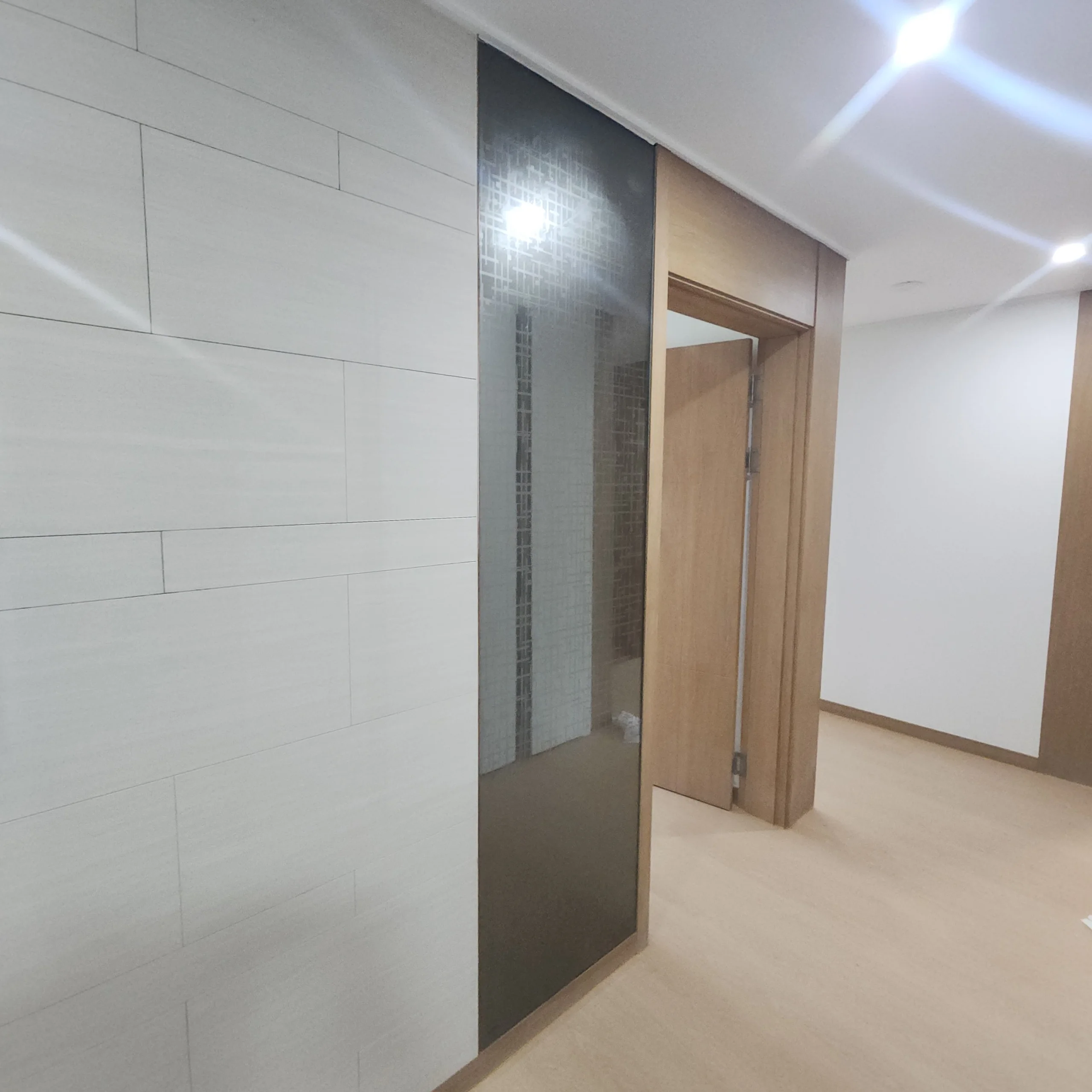 벽면 거울 디자인 교체 시공 방문사례