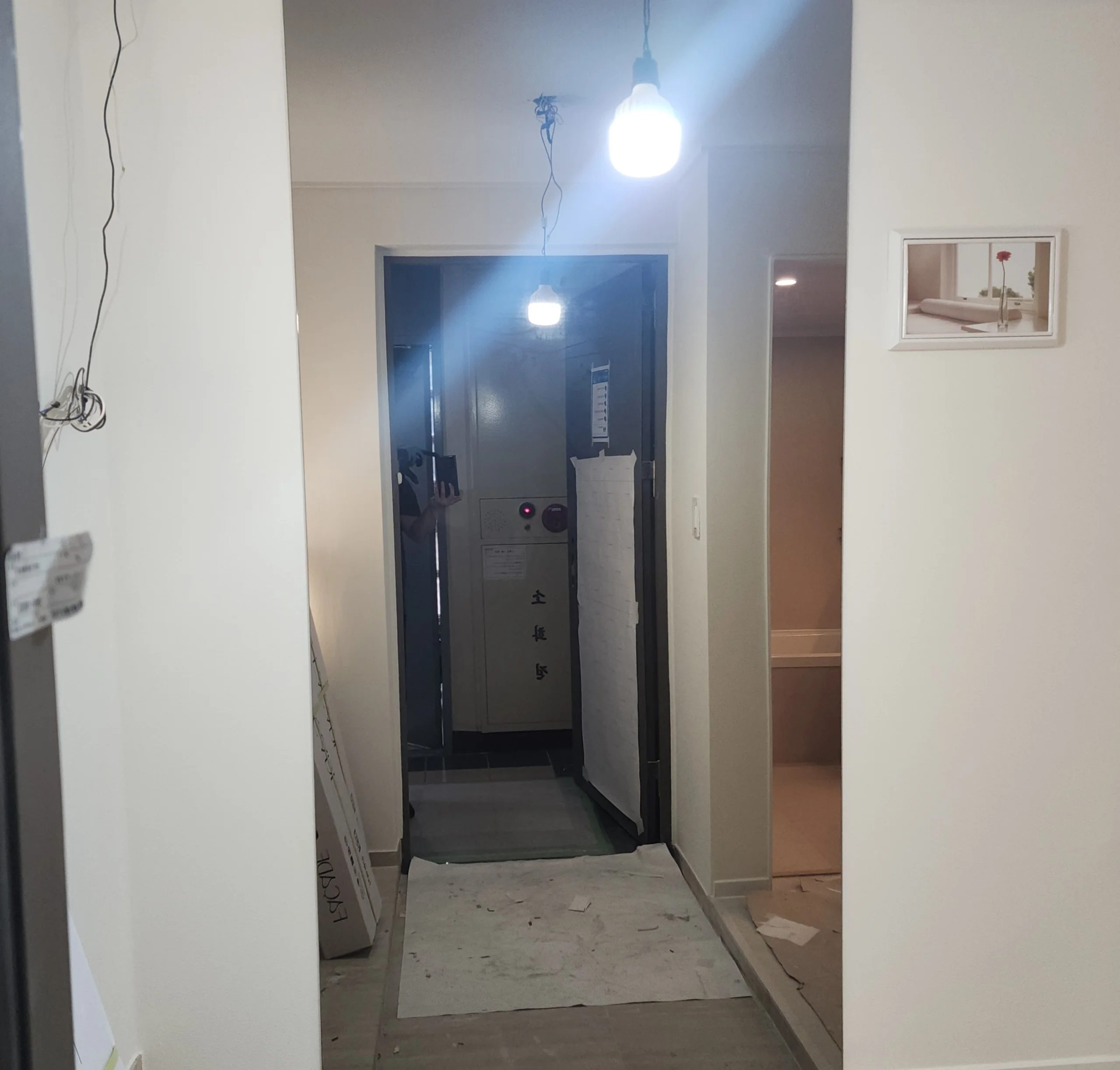 현관 전신거울 고정 완료