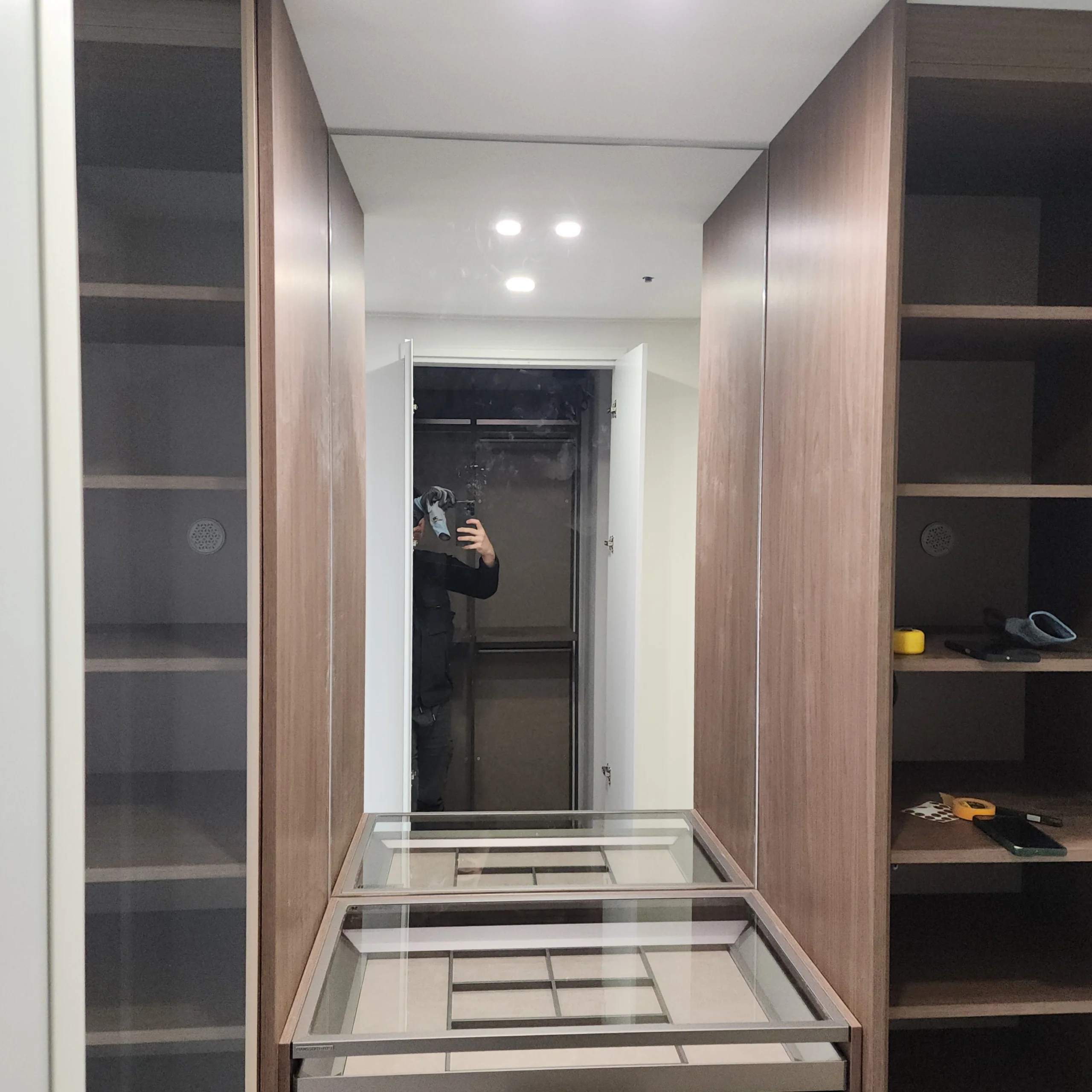 화장대 거울 고정 및 수평 작업